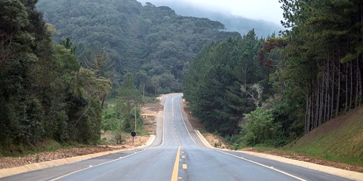 Governo de SP contrata obras para recuperação de rodovias