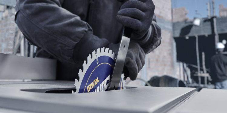 Irwin apresenta lâminas para madeira, durante a Feicon 2024