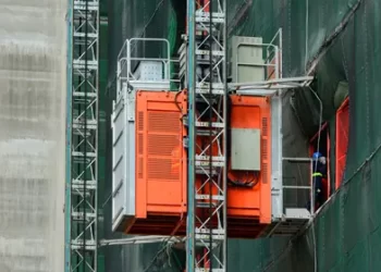 Olhar atento às condições dos elevadores cremalheira